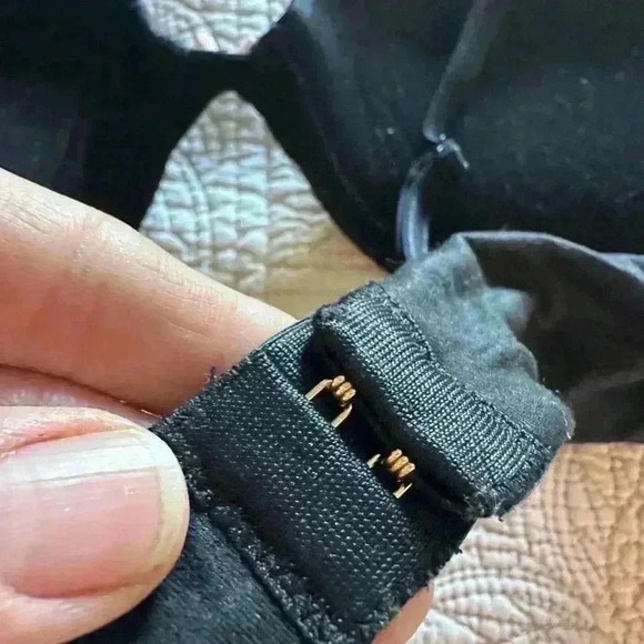 Betsy Johnson 34C Black padded bra slight push up Feminine and sexy classic - Picture 4 of 8